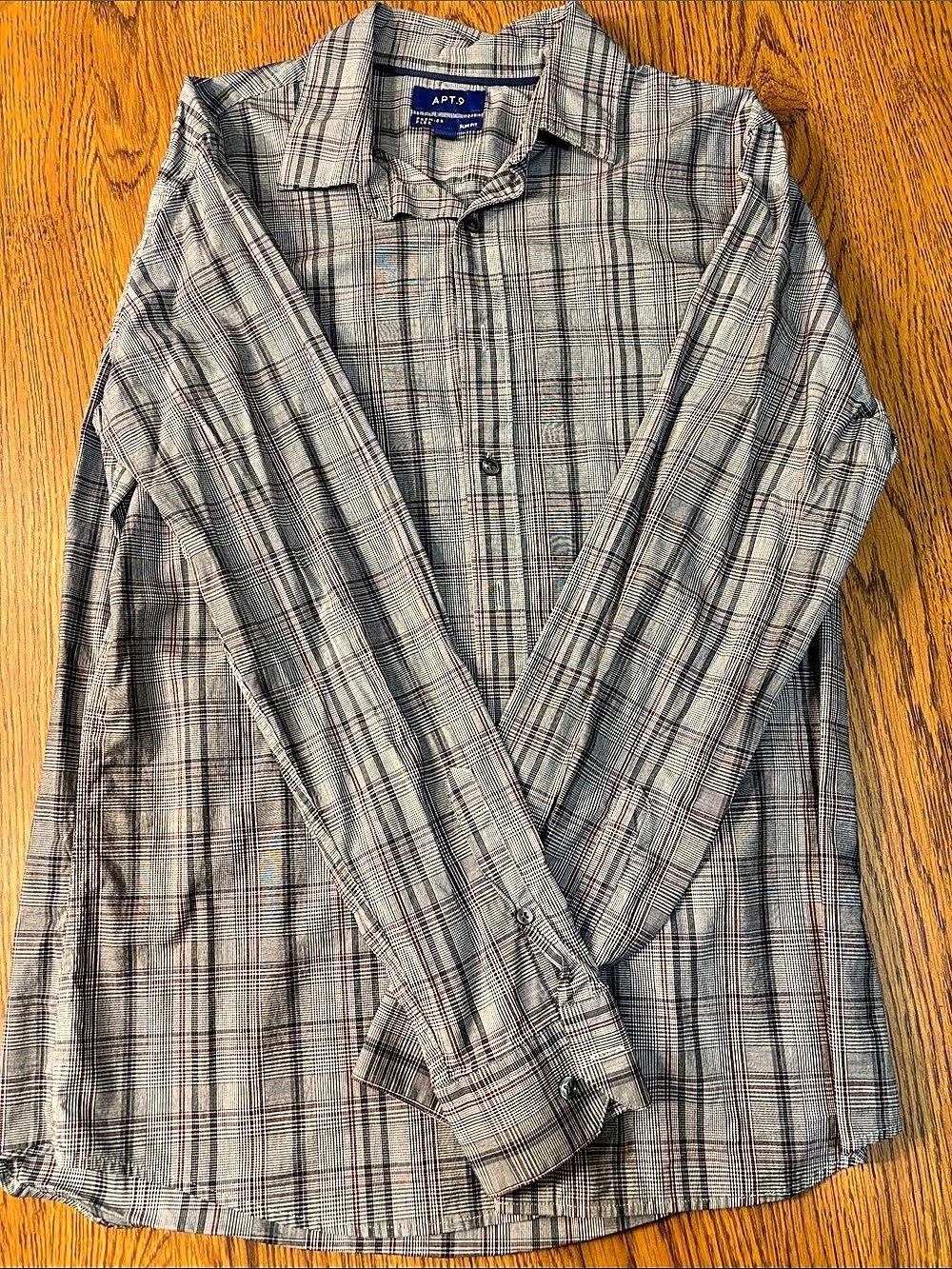 APT. 9 Plaid Button Down Shirt in Gray & Red Size Small Like New